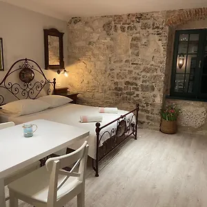 Luxury Palace J-l Apartment