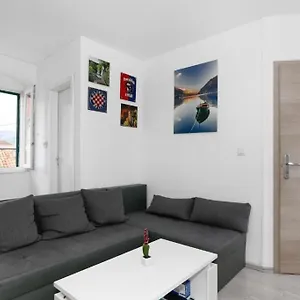 Duje Apartment